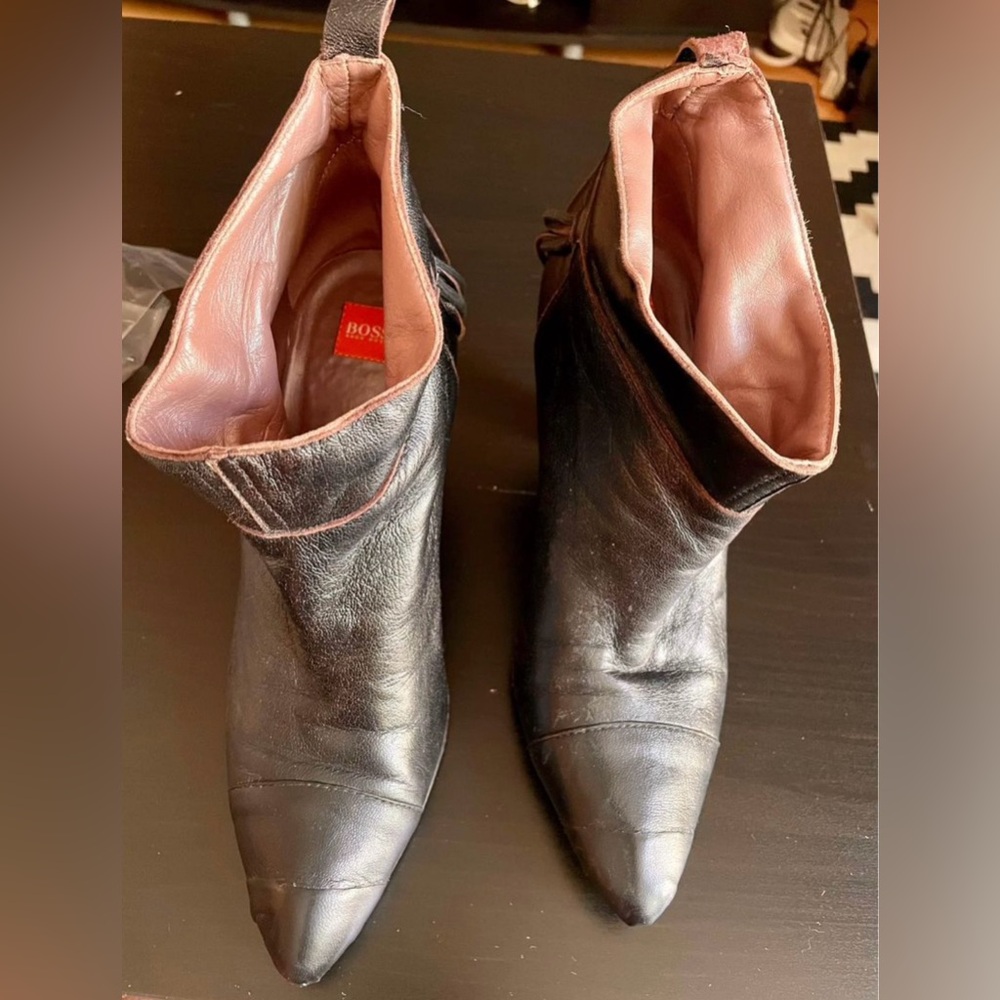 Original Hugo Boss women’s booties
Bought them in Spain 
Size 37 (US 7)
